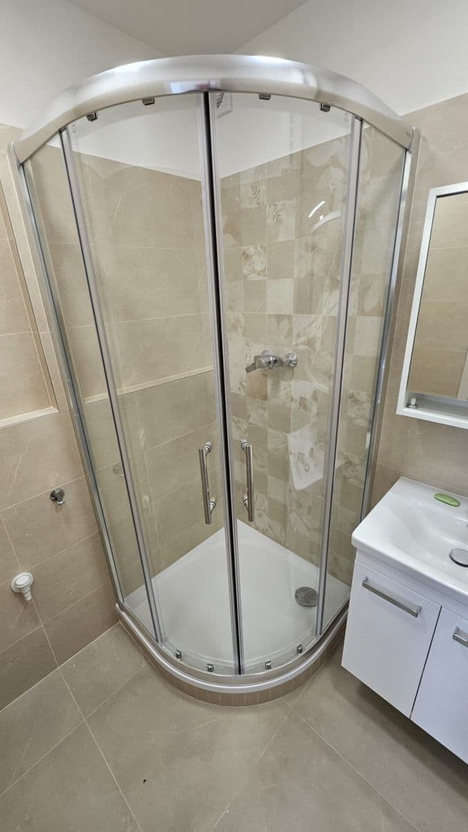 Prenájom bytu 3-izbový 72 m², Jabloňová, Praha, Praha Prenájom bytu 3-izbový 72 m², Jabloňová, Praha, Praha