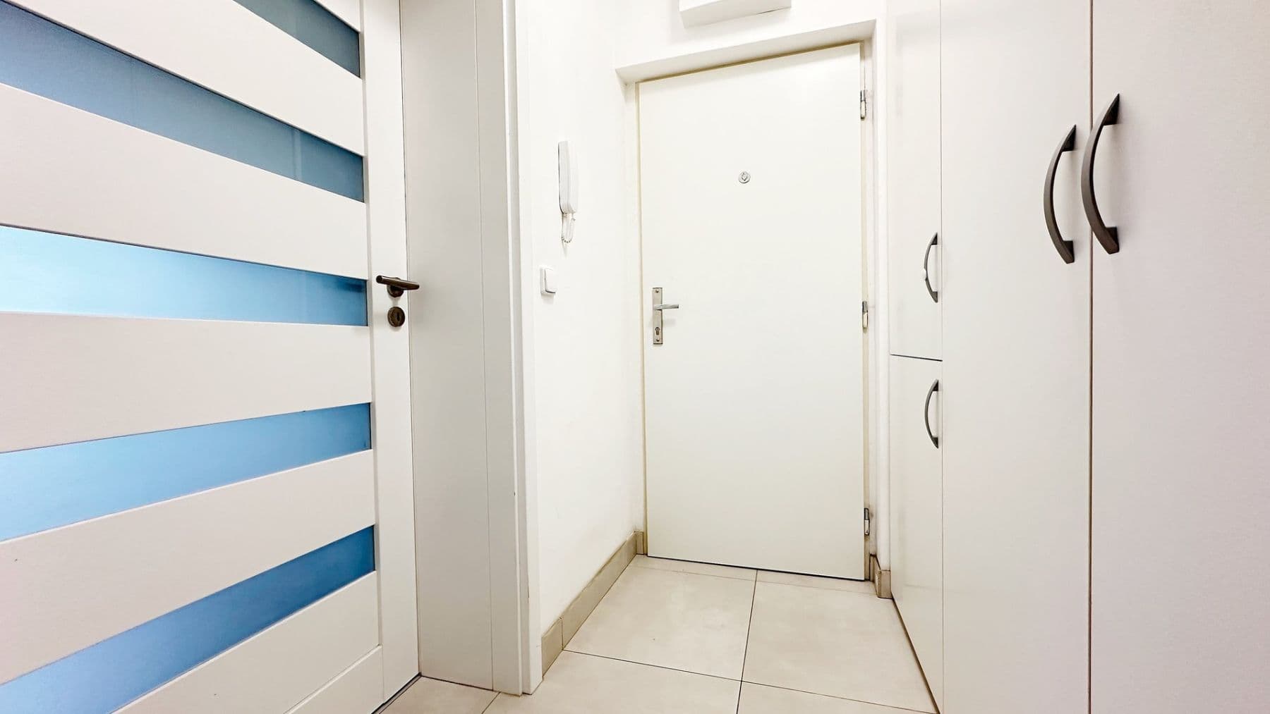 Prenájom bytu 2-izbový 39 m², Českobrodská, Praha, Praha Prenájom bytu 2-izbový 39 m², Českobrodská, Praha, Praha