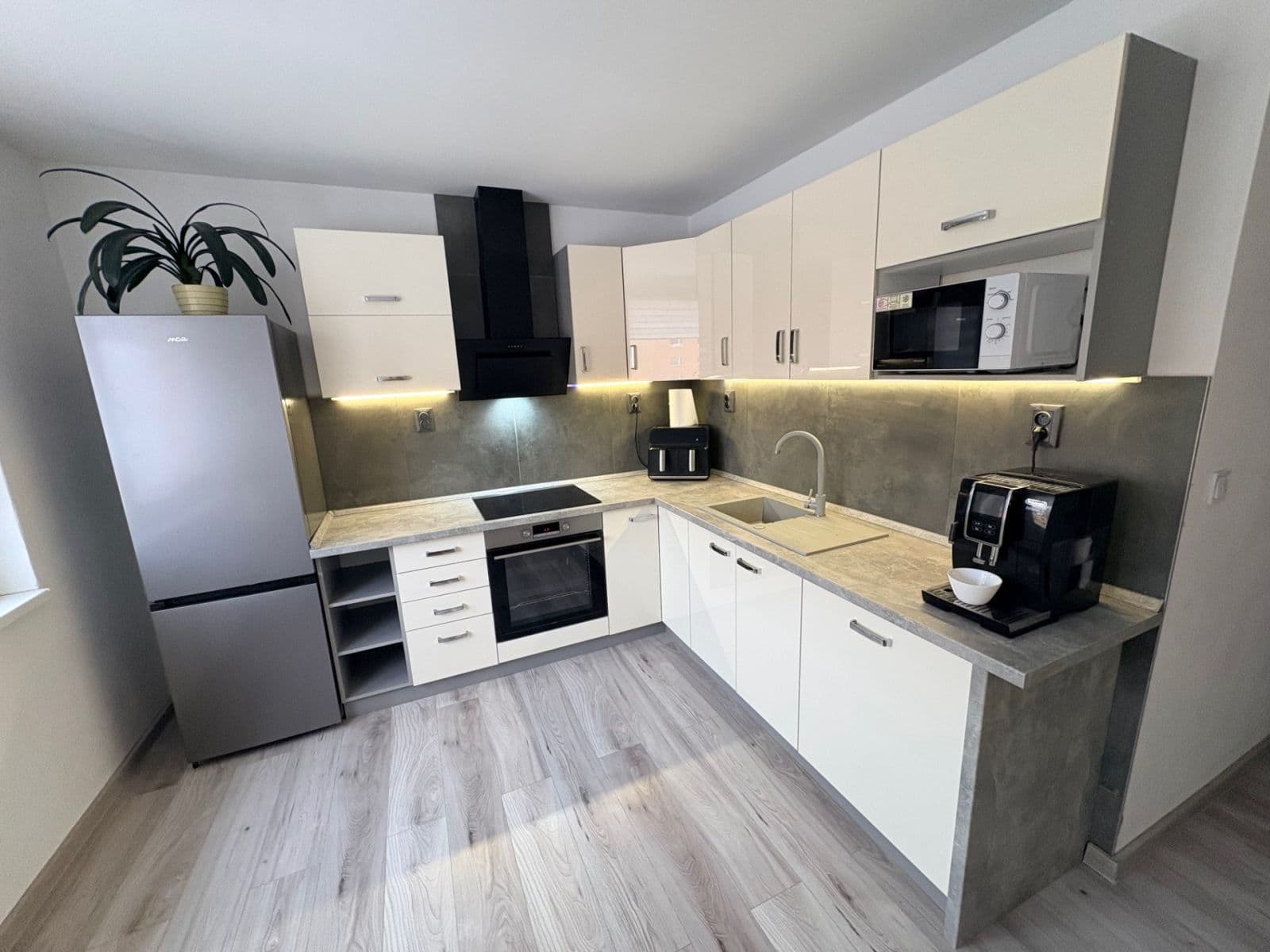 Prenájom bytu 1-izbový 40 m², Na Borku, Jirkov, Ústecký kraj Prenájom bytu 1-izbový 40 m², Na Borku, Jirkov, Ústecký kraj