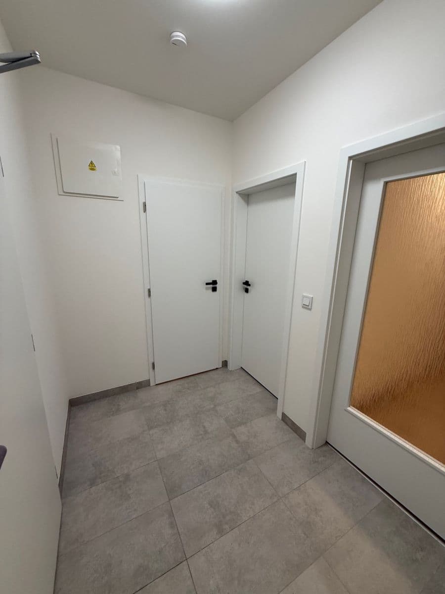 Prenájom bytu 2-izbový 42 m², Fabiánové, Praha, Praha Prenájom bytu 2-izbový 42 m², Fabiánové, Praha, Praha