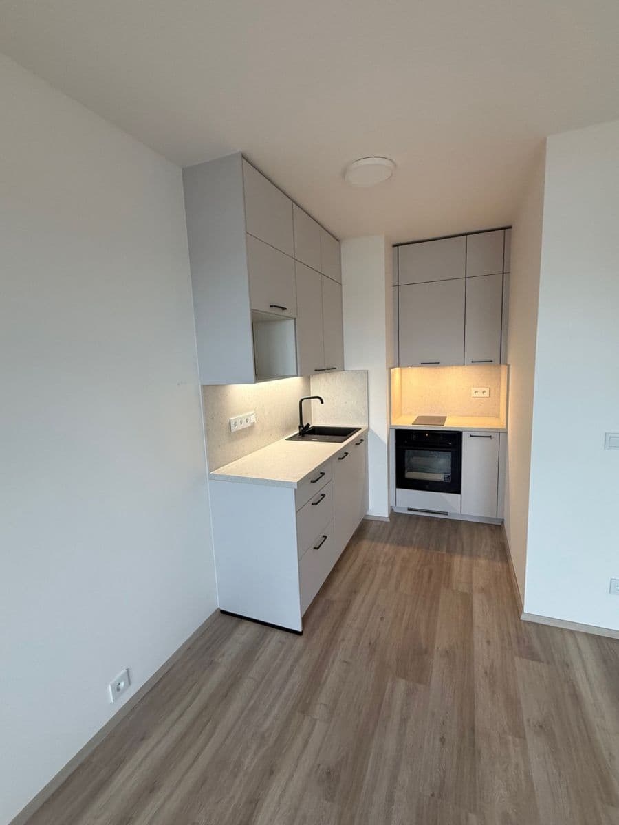 Prenájom bytu 2-izbový 42 m², Fabiánové, Praha, Praha Prenájom bytu 2-izbový 42 m², Fabiánové, Praha, Praha