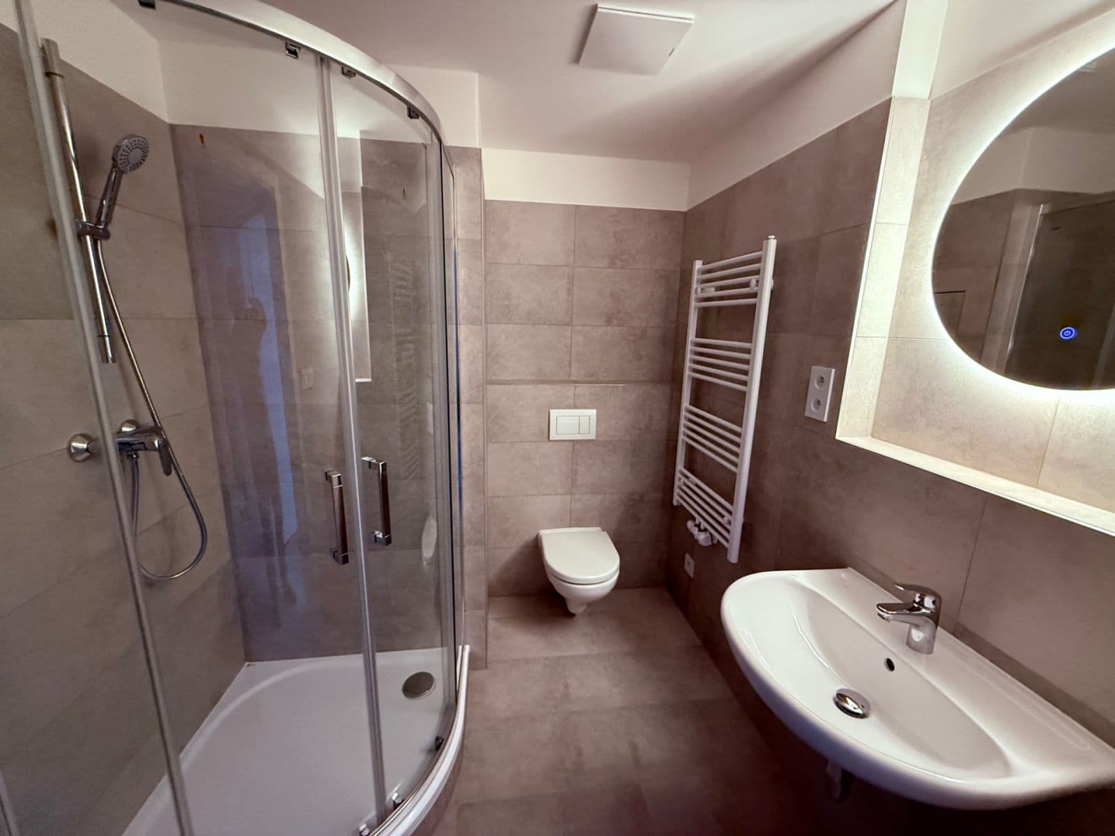 Prenájom bytu 2-izbový 42 m², Fabiánové, Praha, Praha Prenájom bytu 2-izbový 42 m², Fabiánové, Praha, Praha