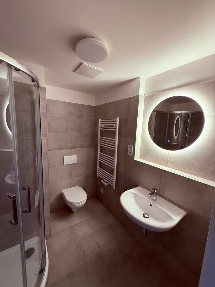 Prenájom bytu 2-izbový 42 m², Fabiánové, Praha, Praha Prenájom bytu 2-izbový 42 m², Fabiánové, Praha, Praha