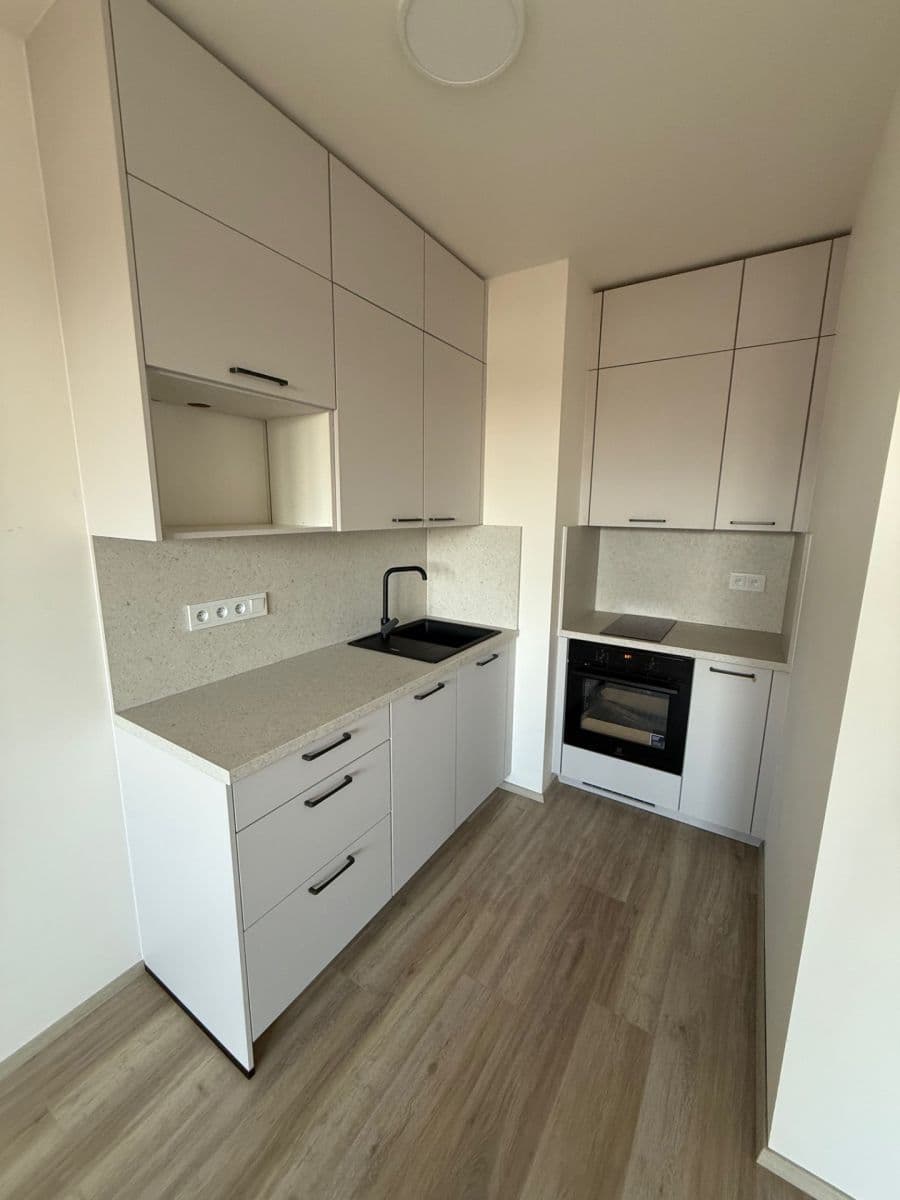 Prenájom bytu 2-izbový 42 m², Fabiánové, Praha, Praha Prenájom bytu 2-izbový 42 m², Fabiánové, Praha, Praha