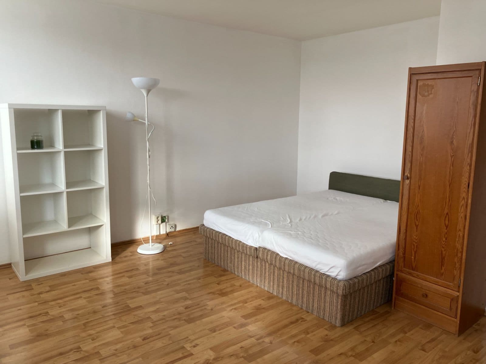 Prenájom bytu 1-izbový 30 m², Nekvasilova, Praha, Praha Prenájom bytu 1-izbový 30 m², Nekvasilova, Praha, Praha