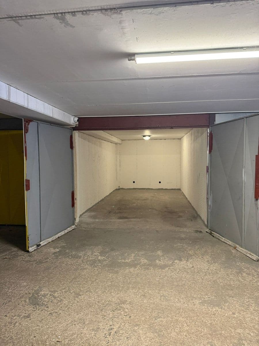 Prenájom garáže 18 m², Manželů Dostálových, Praha, Praha Prenájom garáže 18 m², Manželů Dostálových, Praha, Praha