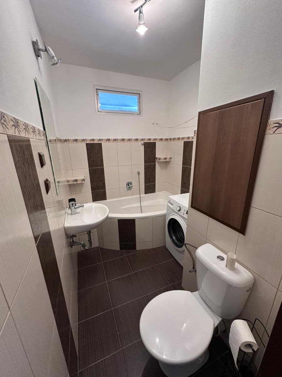 Prenájom bytu 3-izbový 64 m², Budivojova, České Budějovice, Jihočeský kraj Prenájom bytu 3-izbový 64 m², Budivojova, České Budějovice, Jihočeský kraj