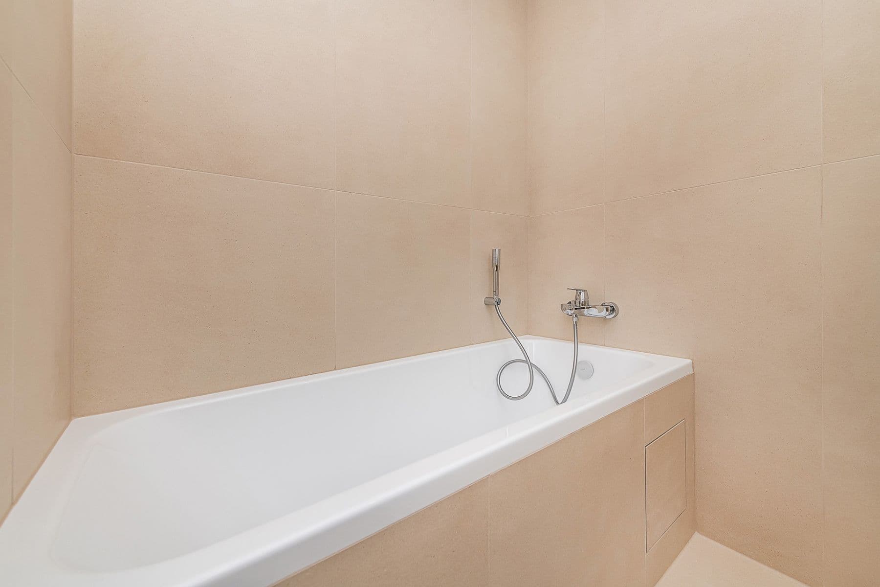 Predaj bytu 4-izbový 80 m², Hrusická, Praha, Praha Predaj bytu 4-izbový 80 m², Hrusická, Praha, Praha