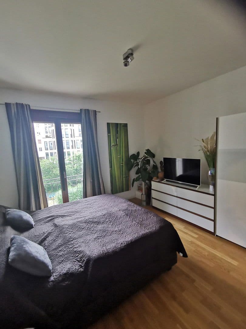 Prenájom bytu 3-izbový 80 m², Kommandantenstr. 72, Berlin, Berlín Prenájom bytu 3-izbový 80 m², Kommandantenstr. 72, Berlin, Berlín