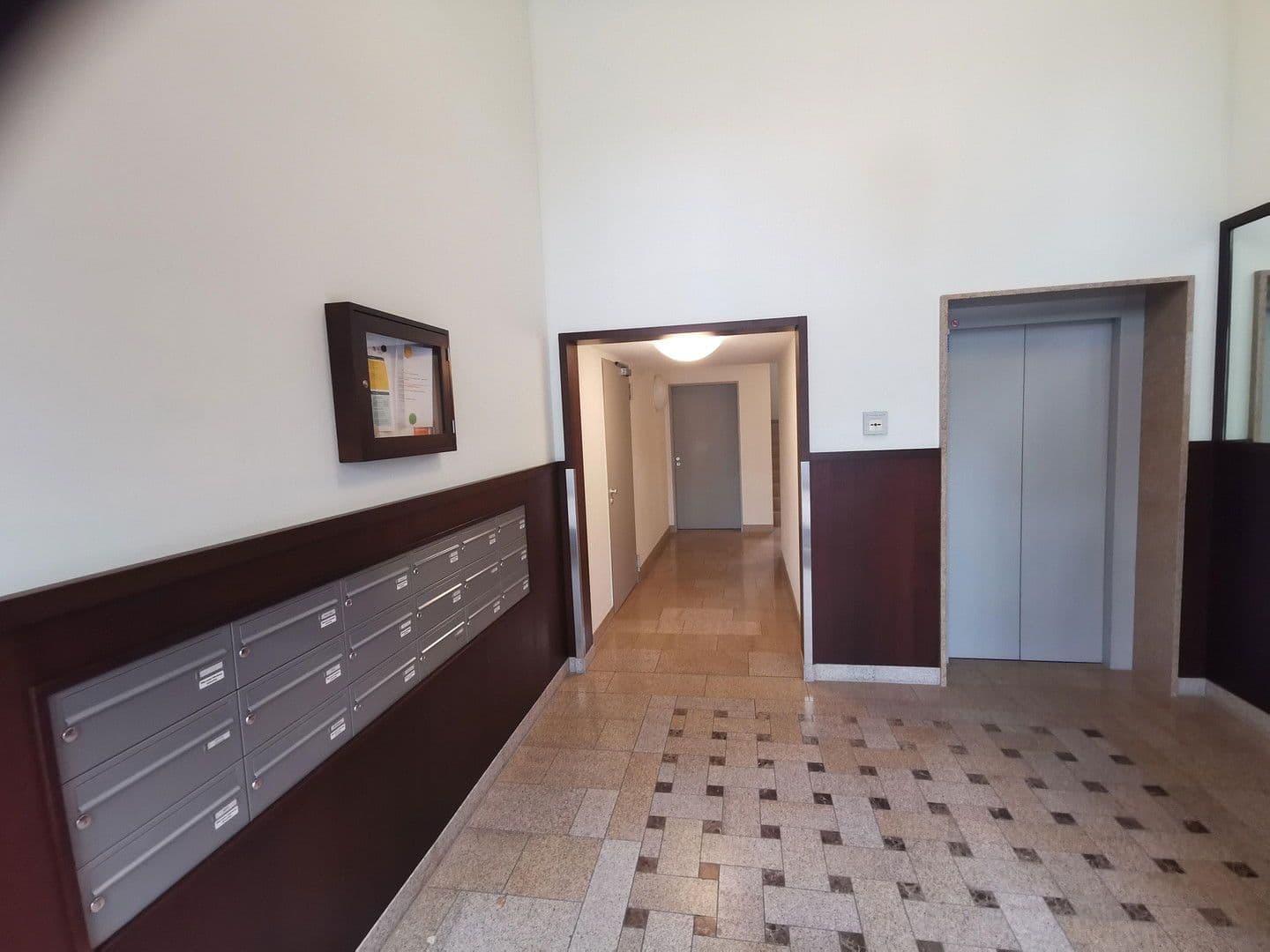 Prenájom bytu 3-izbový 80 m², Kommandantenstr. 72, Berlin, Berlín Prenájom bytu 3-izbový 80 m², Kommandantenstr. 72, Berlin, Berlín