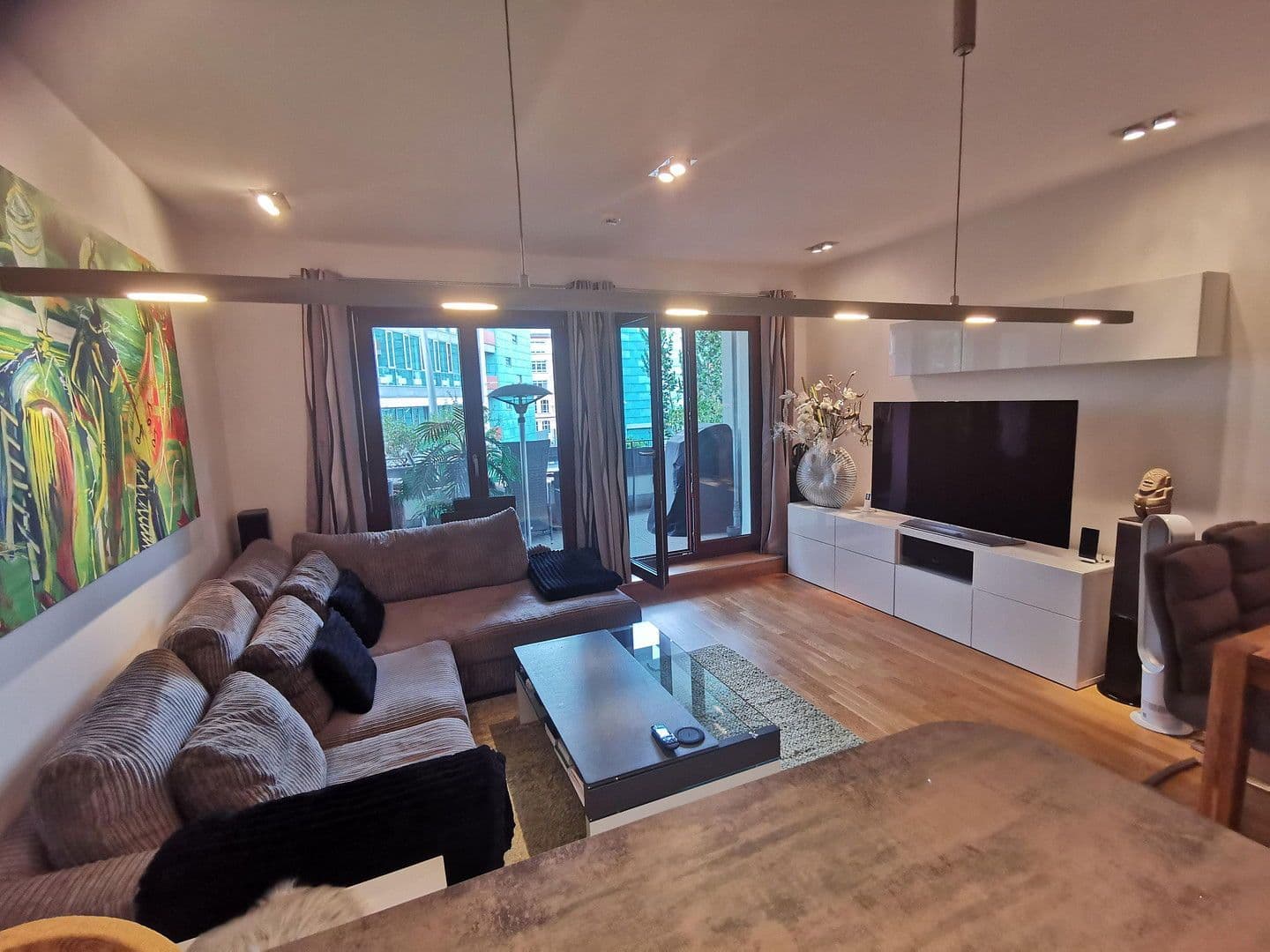 Prenájom bytu 3-izbový 80 m², Kommandantenstr. 72, Berlin, Berlín Prenájom bytu 3-izbový 80 m², Kommandantenstr. 72, Berlin, Berlín