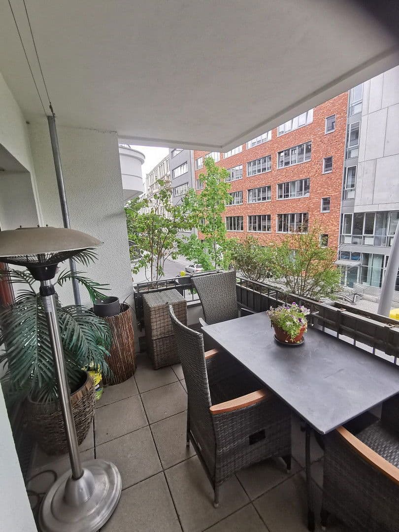 Prenájom bytu 3-izbový 80 m², Kommandantenstr. 72, Berlin, Berlín Prenájom bytu 3-izbový 80 m², Kommandantenstr. 72, Berlin, Berlín