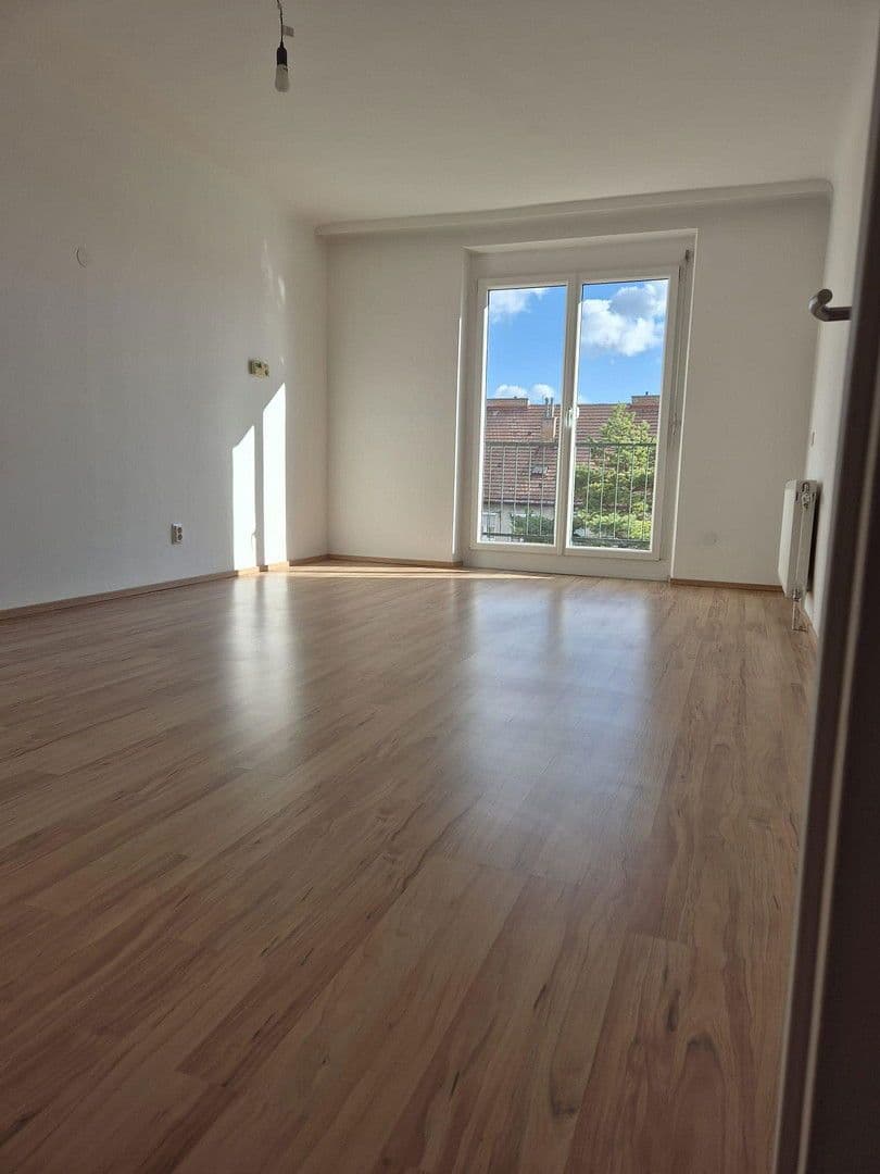 Prenájom bytu 3-izbový 70 m², Schwechat, Dolné Rakúsko Prenájom bytu 3-izbový 70 m², Schwechat, Dolné Rakúsko