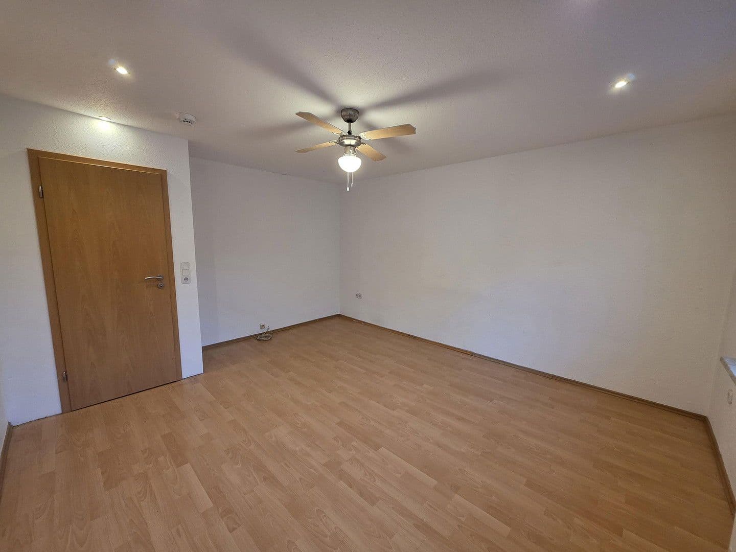 Prenájom bytu 2-izbový 75 m², Raiffeisenstraße 32, Schwaigern, Bádensko-Wurttembersko Prenájom bytu 2-izbový 75 m², Raiffeisenstraße 32, Schwaigern, Bádensko-Wurttembersko