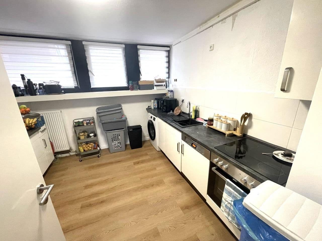 Predaj bytu 4-izbový 100 m², Erich-Ollenhauer-Straße, Düsseldorf, Severné Porýnie - Westfálsko Predaj bytu 4-izbový 100 m², Erich-Ollenhauer-Straße, Düsseldorf, Severné Porýnie - Westfálsko