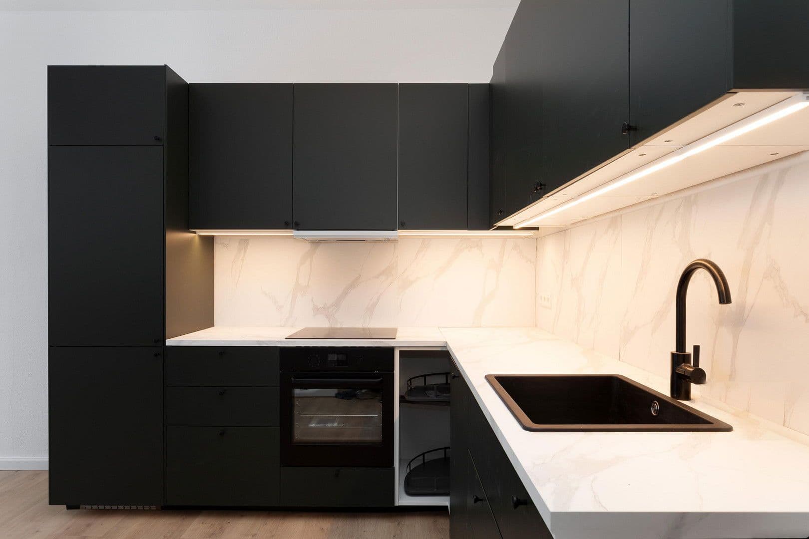 Predaj bytu 4-izbový 86 m², Griechische Allee 20, Berlin, Berlín Predaj bytu 4-izbový 86 m², Griechische Allee 20, Berlin, Berlín