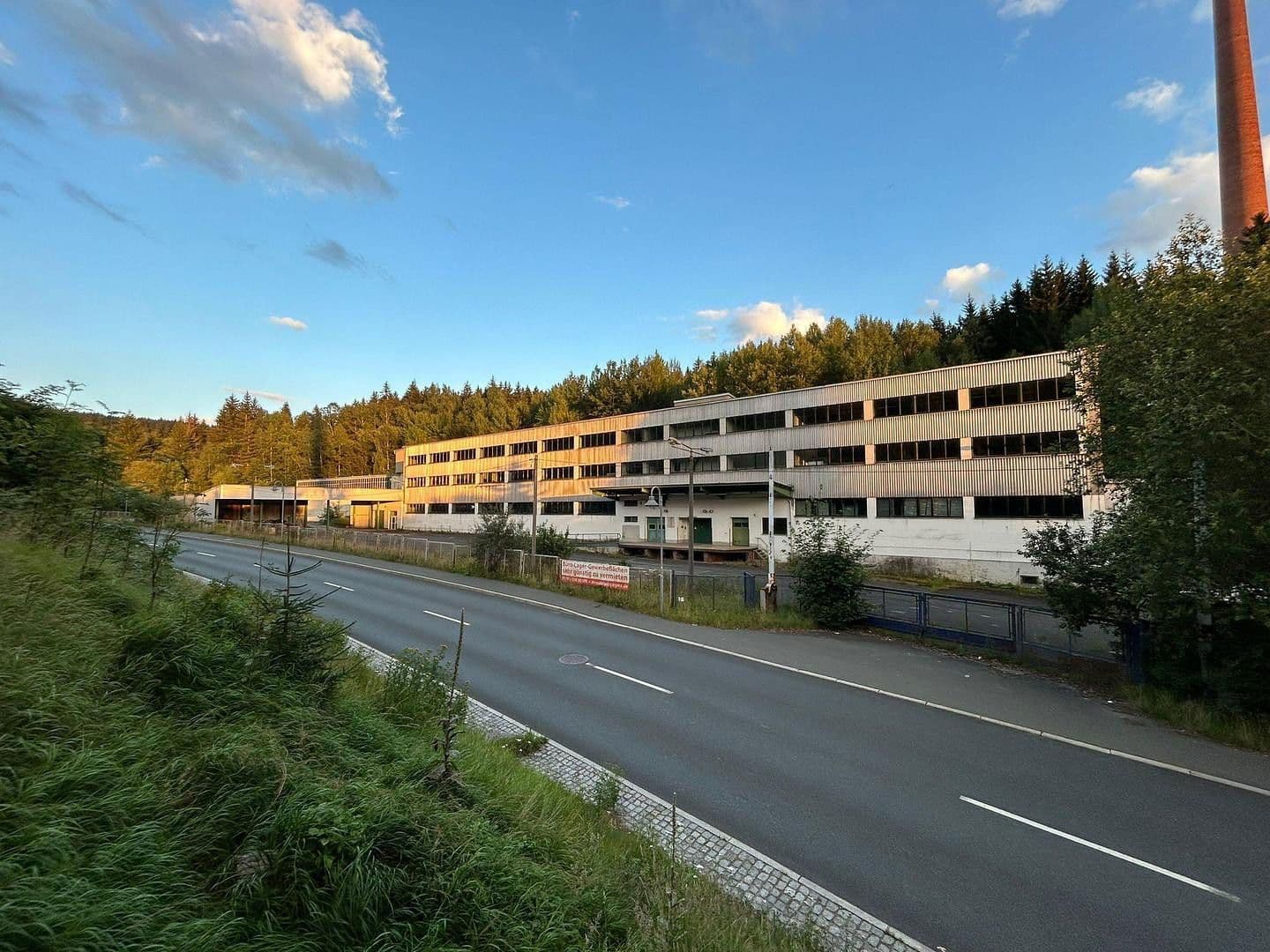 Predaj nebytového priestoru 16.838 m², Klingenthaler Hauptstraße 23e, Muldenhammer, Sasko Predaj nebytového priestoru 16.838 m², Klingenthaler Hauptstraße 23e, Muldenhammer, Sasko