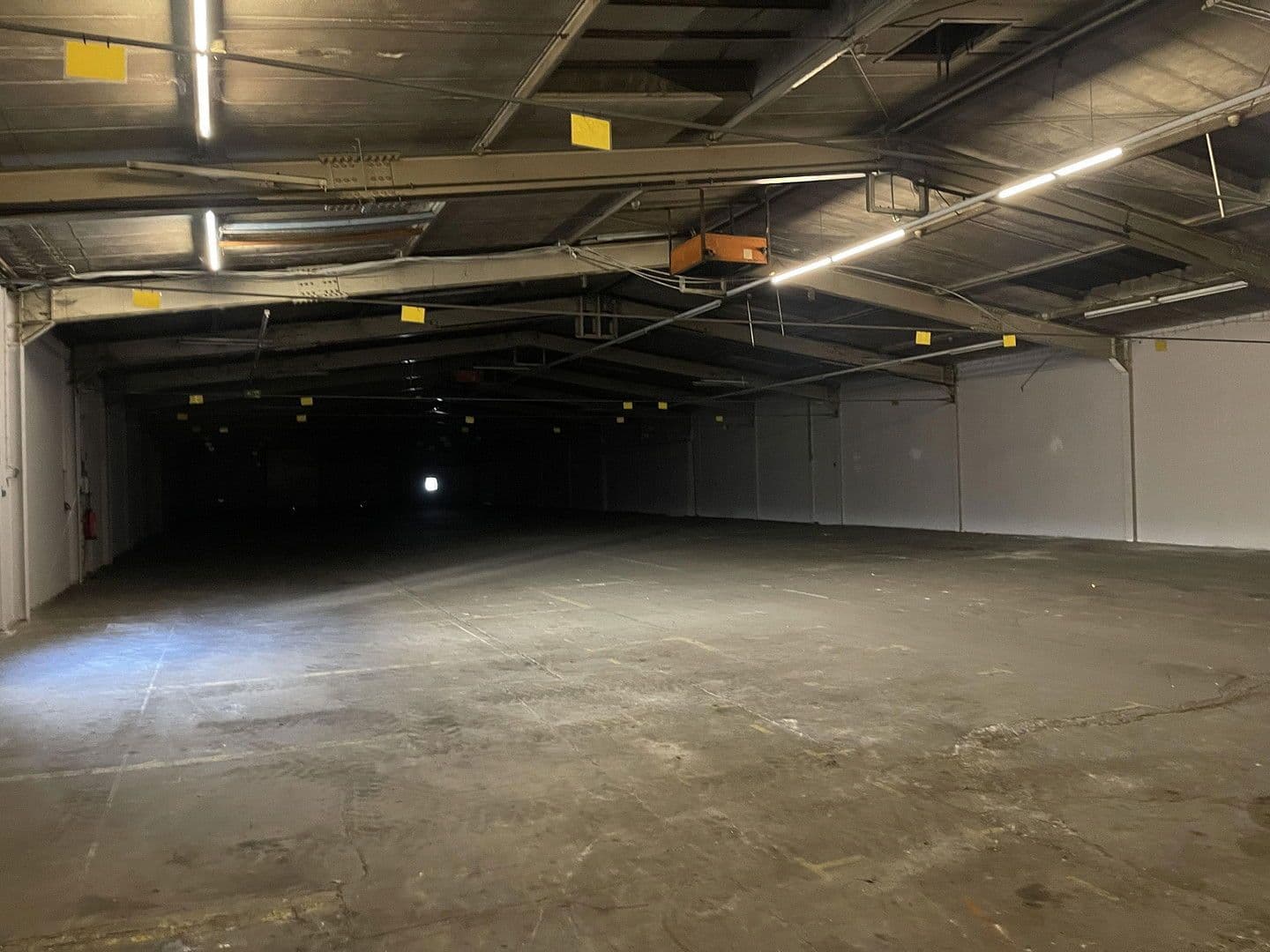 Prenájom nebytového priestoru 5.830 m², Im Gewerbepark 1, Hunderdorf, Bavorsko Prenájom nebytového priestoru 5.830 m², Im Gewerbepark 1, Hunderdorf, Bavorsko