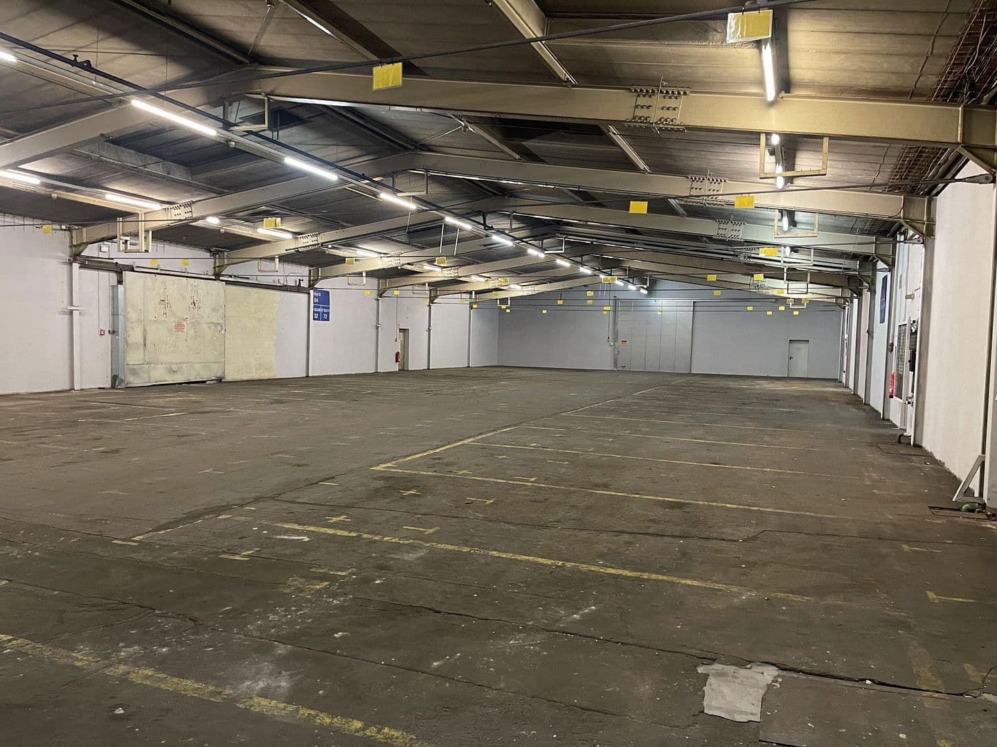 Prenájom nebytového priestoru 5.830 m², Im Gewerbepark 1, Hunderdorf, Bavorsko Prenájom nebytového priestoru 5.830 m², Im Gewerbepark 1, Hunderdorf, Bavorsko