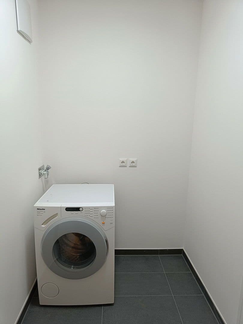 Prenájom bytu 4-izbový 127 m², Schuckertstraße 19, Fürth, Bavorsko Prenájom bytu 4-izbový 127 m², Schuckertstraße 19, Fürth, Bavorsko