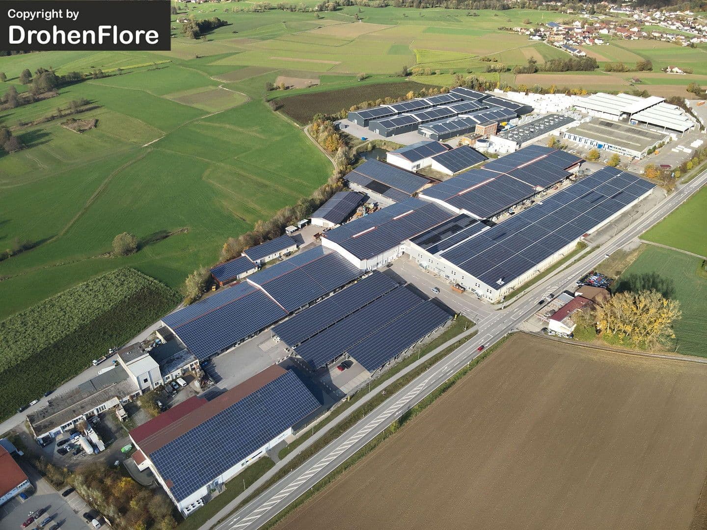 Prenájom nebytového priestoru 2.400 m², Im Gewerbepark 1, Hunderdorf, Bavorsko Prenájom nebytového priestoru 2.400 m², Im Gewerbepark 1, Hunderdorf, Bavorsko