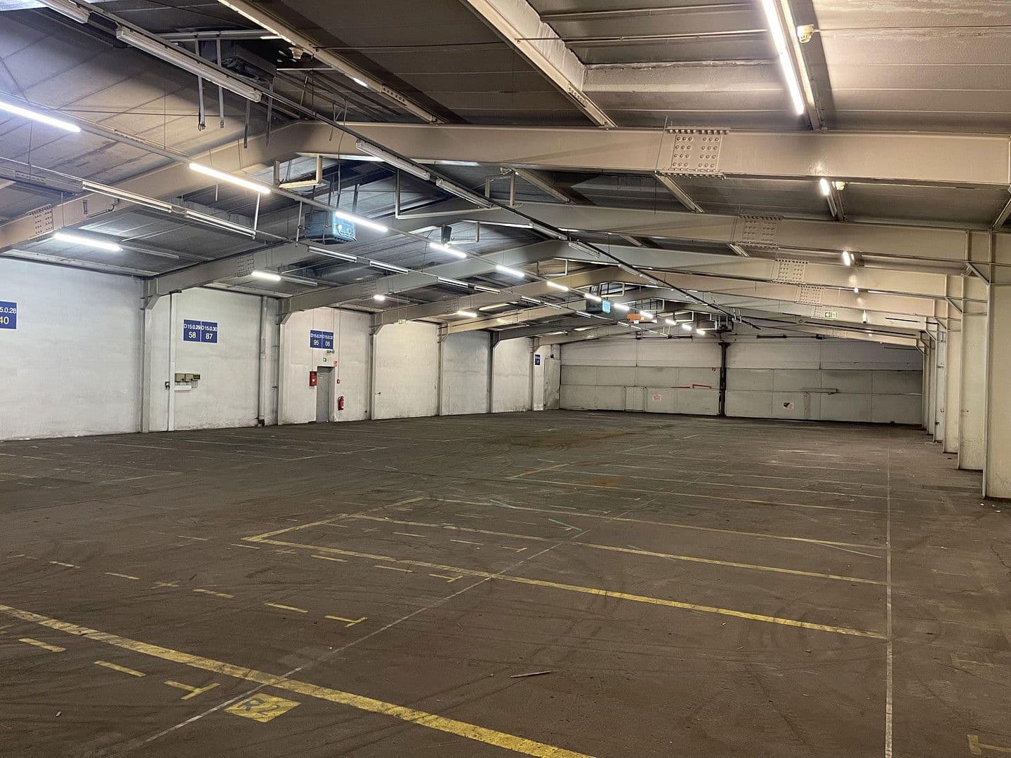 Prenájom nebytového priestoru 2.400 m², Im Gewerbepark 1, Hunderdorf, Bavorsko Prenájom nebytového priestoru 2.400 m², Im Gewerbepark 1, Hunderdorf, Bavorsko