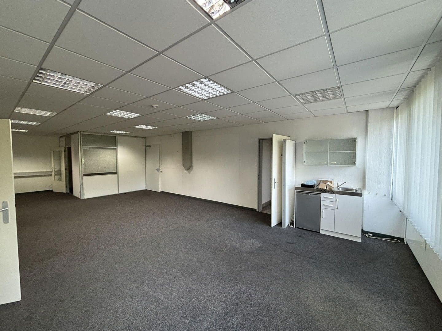 Prenájom kancelárie 120 m², Münsterstrasse 330, Düsseldorf, Severné Porýnie - Westfálsko Prenájom kancelárie 120 m², Münsterstrasse 330, Düsseldorf, Severné Porýnie - Westfálsko