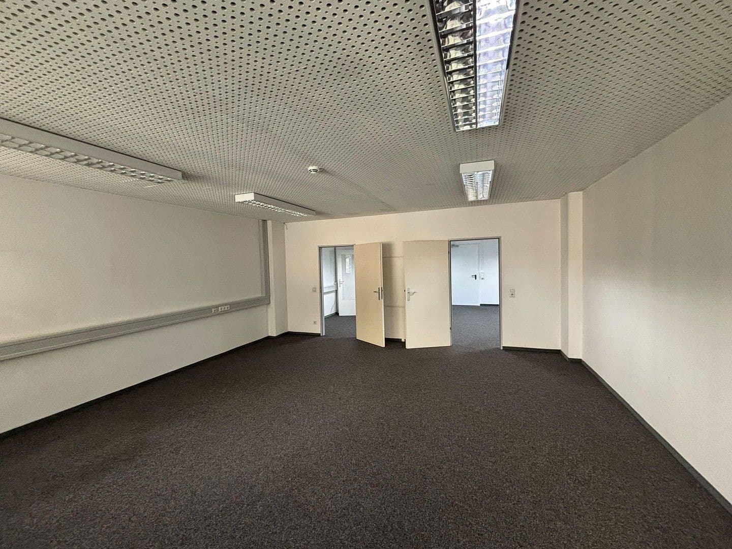 Prenájom kancelárie 120 m², Münsterstrasse 330, Düsseldorf, Severné Porýnie - Westfálsko Prenájom kancelárie 120 m², Münsterstrasse 330, Düsseldorf, Severné Porýnie - Westfálsko