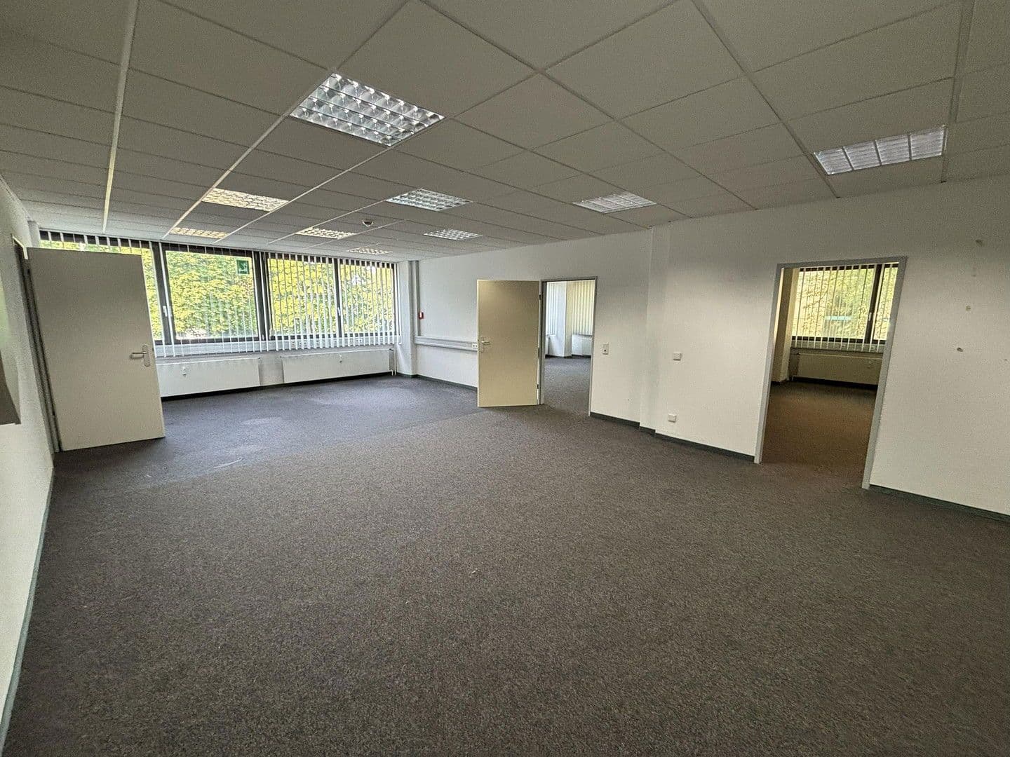 Prenájom kancelárie 120 m², Münsterstrasse 330, Düsseldorf, Severné Porýnie - Westfálsko Prenájom kancelárie 120 m², Münsterstrasse 330, Düsseldorf, Severné Porýnie - Westfálsko