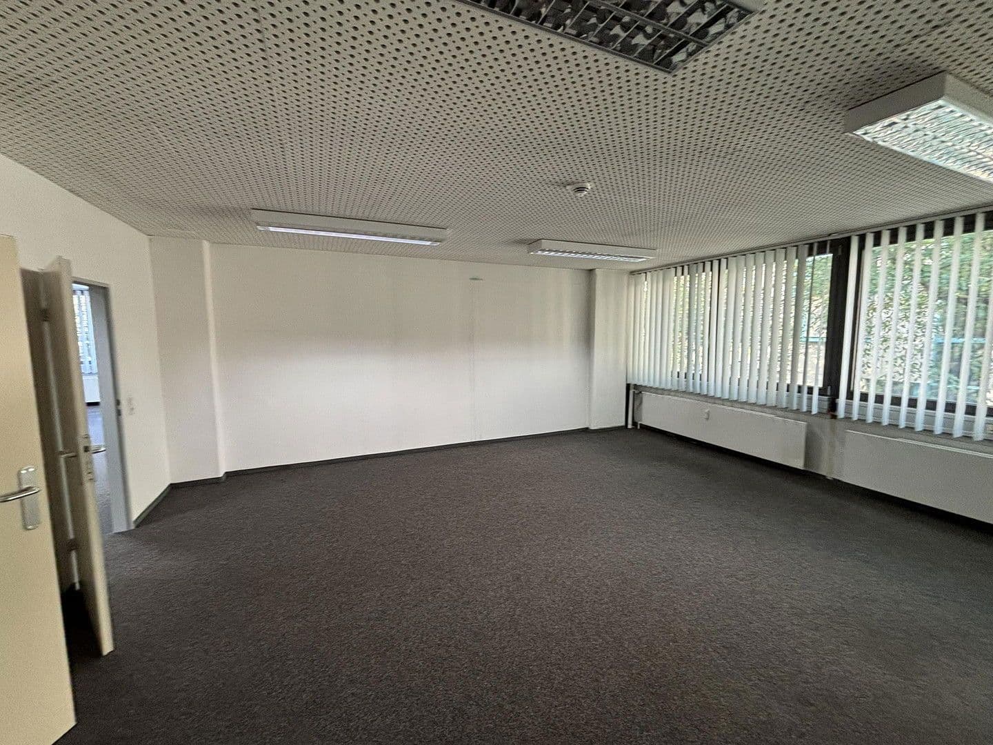 Prenájom kancelárie 120 m², Münsterstrasse 330, Düsseldorf, Severné Porýnie - Westfálsko Prenájom kancelárie 120 m², Münsterstrasse 330, Düsseldorf, Severné Porýnie - Westfálsko