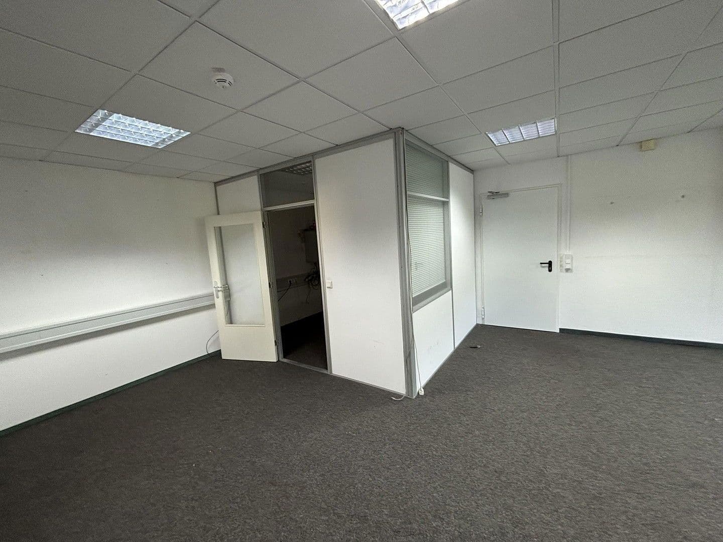 Prenájom kancelárie 120 m², Münsterstrasse 330, Düsseldorf, Severné Porýnie - Westfálsko Prenájom kancelárie 120 m², Münsterstrasse 330, Düsseldorf, Severné Porýnie - Westfálsko