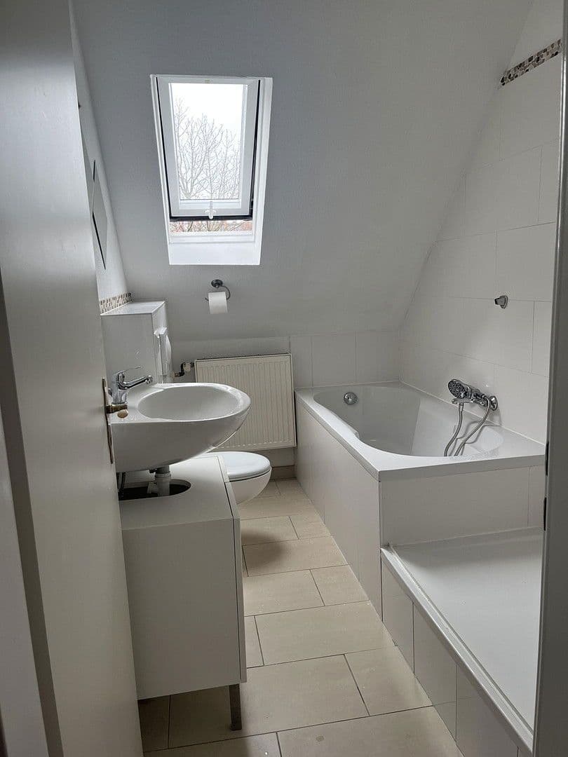 Prenájom bytu 2-izbový 70 m², Wörthstrasse 23, Wiesbaden, Hesensko Prenájom bytu 2-izbový 70 m², Wörthstrasse 23, Wiesbaden, Hesensko