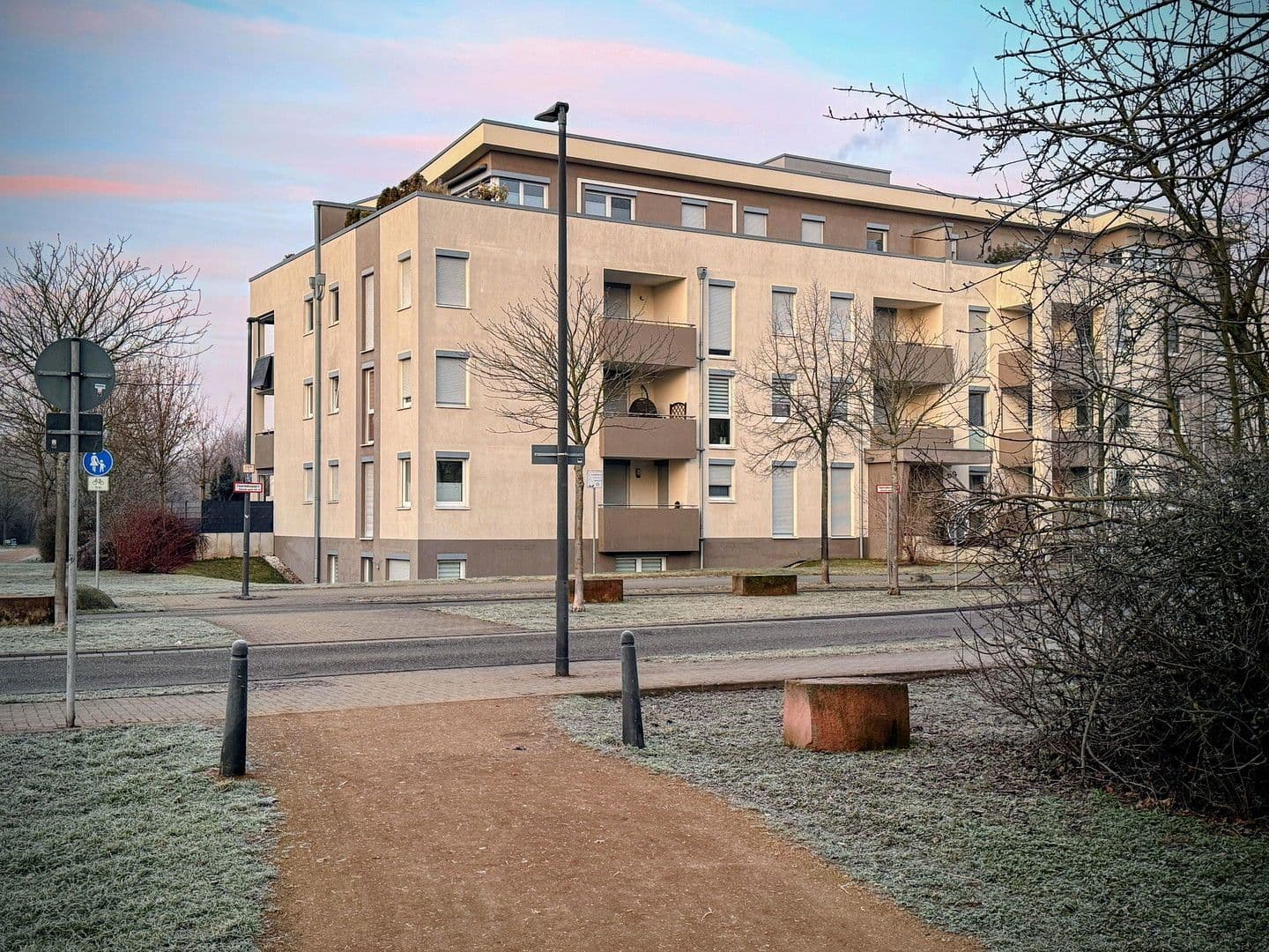 Prenájom bytu 4-izbový 117 m², Ludwigshafen, Porýnie-Falcko Prenájom bytu 4-izbový 117 m², Ludwigshafen, Porýnie-Falcko