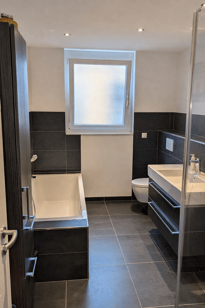 Prenájom bytu 4-izbový 117 m², Ludwigshafen, Porýnie-Falcko Prenájom bytu 4-izbový 117 m², Ludwigshafen, Porýnie-Falcko