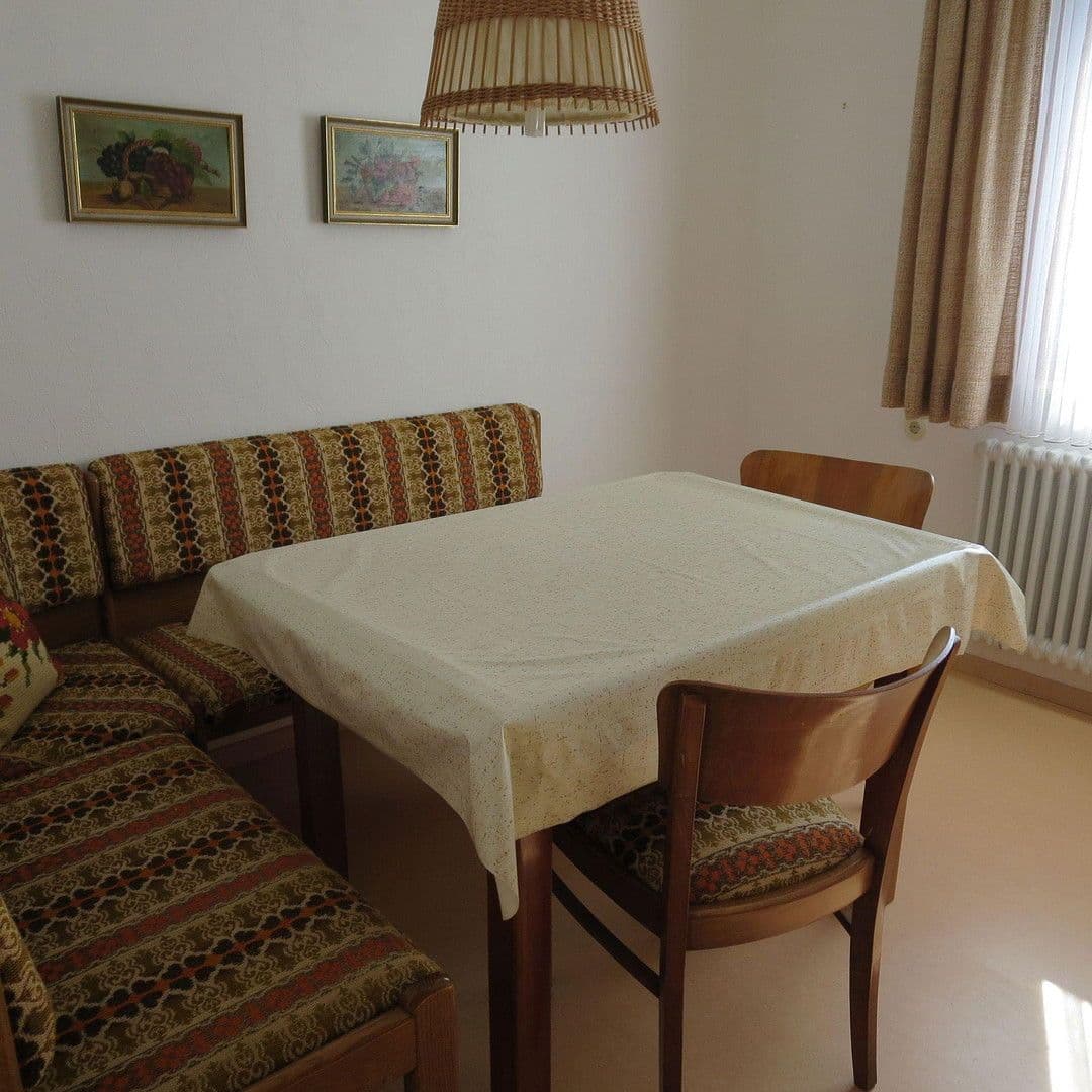 Predaj domu 123 m², pozemek 1.238 m², Uhlandstaße 9, Grabenstetten, Bádensko-Wurttembersko Predaj domu 123 m², pozemek 1.238 m², Uhlandstaße 9, Grabenstetten, Bádensko-Wurttembersko