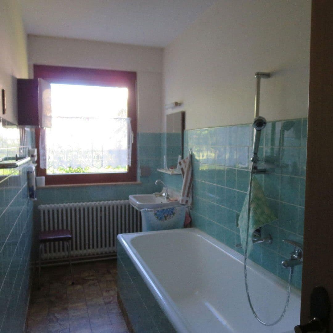 Predaj domu 123 m², pozemek 1.238 m², Uhlandstaße 9, Grabenstetten, Bádensko-Wurttembersko Predaj domu 123 m², pozemek 1.238 m², Uhlandstaße 9, Grabenstetten, Bádensko-Wurttembersko