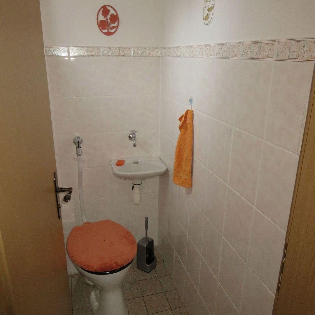 Predaj domu 123 m², pozemek 1.238 m², Uhlandstaße 9, Grabenstetten, Bádensko-Wurttembersko Predaj domu 123 m², pozemek 1.238 m², Uhlandstaße 9, Grabenstetten, Bádensko-Wurttembersko