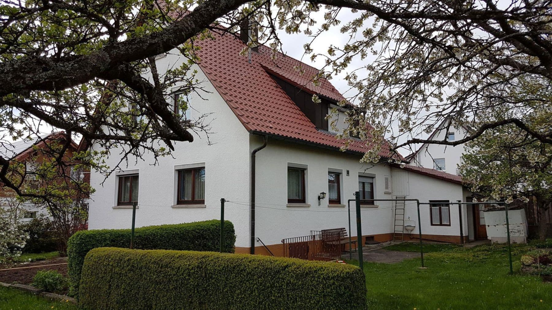 Predaj domu 123 m², pozemek 1.238 m², Uhlandstaße 9, Grabenstetten, Bádensko-Wurttembersko Predaj domu 123 m², pozemek 1.238 m², Uhlandstaße 9, Grabenstetten, Bádensko-Wurttembersko