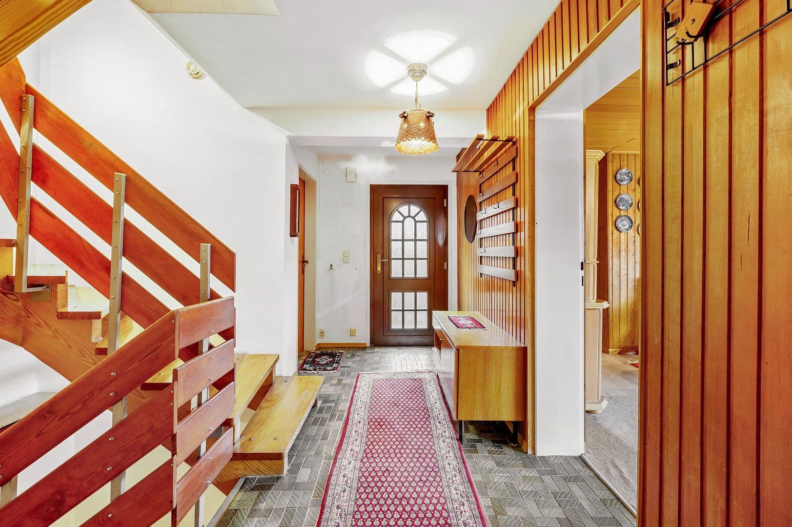 Predaj domu 194 m², pozemek 651 m², Rüsselsheim am Main, Hesensko Predaj domu 194 m², pozemek 651 m², Rüsselsheim am Main, Hesensko