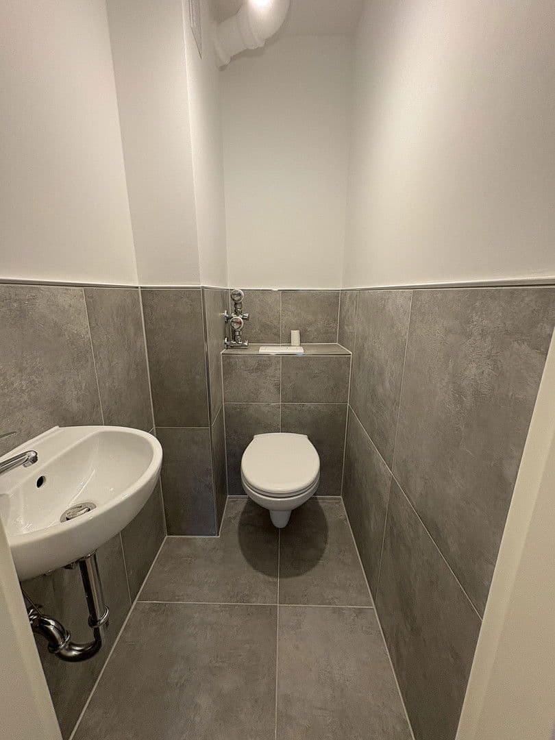 Prenájom bytu 4-izbový 80 m², Mannheimer Str. 4, Wiesbaden, Hesensko Prenájom bytu 4-izbový 80 m², Mannheimer Str. 4, Wiesbaden, Hesensko