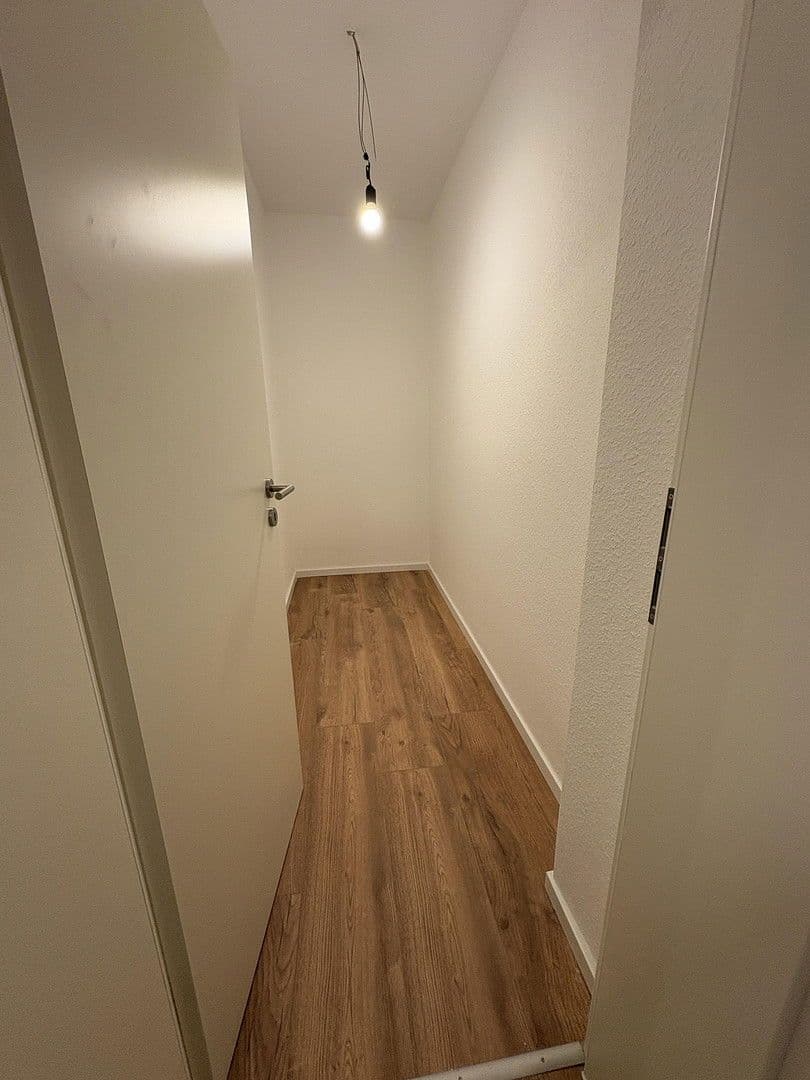 Prenájom bytu 4-izbový 80 m², Mannheimer Str. 4, Wiesbaden, Hesensko Prenájom bytu 4-izbový 80 m², Mannheimer Str. 4, Wiesbaden, Hesensko