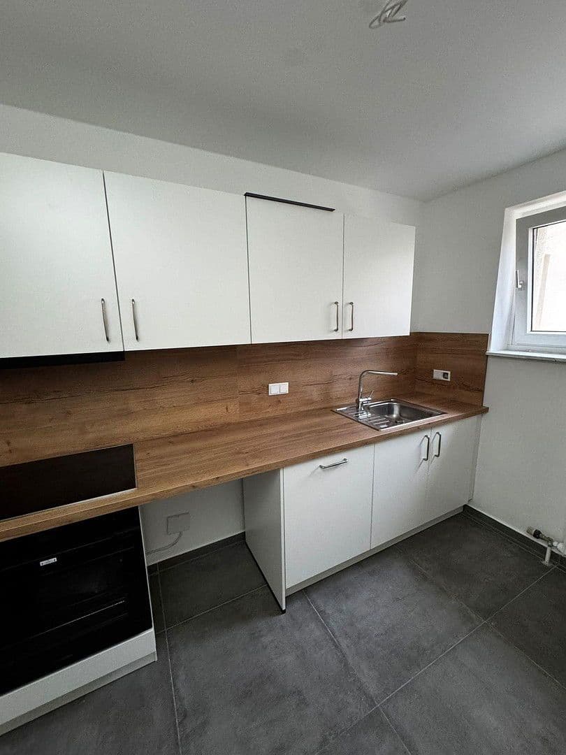 Prenájom bytu 4-izbový 80 m², Mannheimer Str. 4, Wiesbaden, Hesensko Prenájom bytu 4-izbový 80 m², Mannheimer Str. 4, Wiesbaden, Hesensko