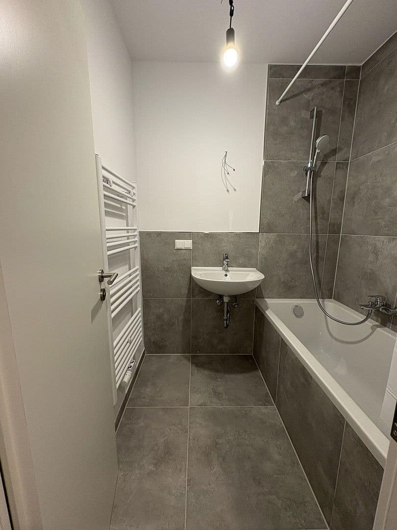 Prenájom bytu 4-izbový 80 m², Mannheimer Str. 4, Wiesbaden, Hesensko Prenájom bytu 4-izbový 80 m², Mannheimer Str. 4, Wiesbaden, Hesensko