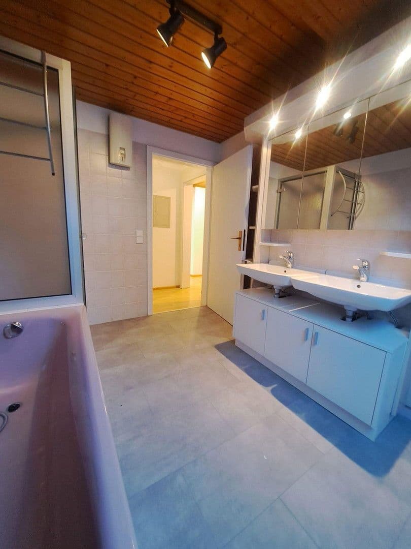 Prenájom bytu 3-izbový 92 m², Oberamteistrasse 12, Tuttlingen, Bádensko-Wurttembersko Prenájom bytu 3-izbový 92 m², Oberamteistrasse 12, Tuttlingen, Bádensko-Wurttembersko