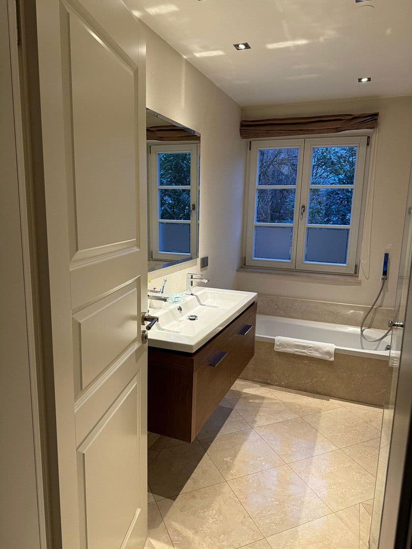 Predaj bytu 7-izbový 300 m², München, Bavorsko Predaj bytu 7-izbový 300 m², München, Bavorsko