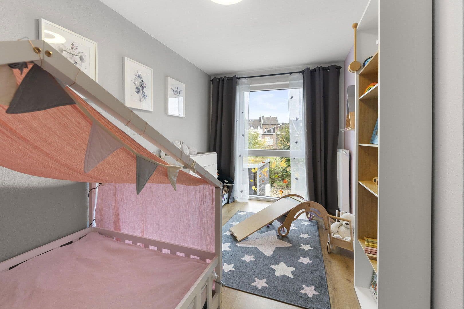 Predaj domu 129 m², pozemek 173 m², Elisabeth-Selbert-Weg 9, Mönchengladbach, Severné Porýnie - Westfálsko Predaj domu 129 m², pozemek 173 m², Elisabeth-Selbert-Weg 9, Mönchengladbach, Severné Porýnie - Westfálsko