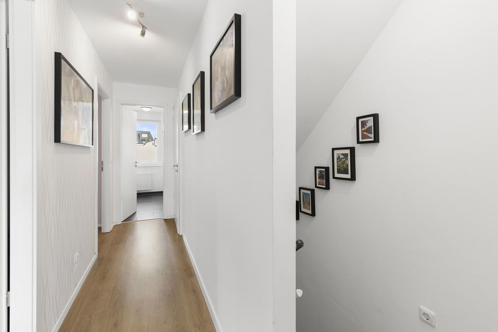 Predaj domu 129 m², pozemek 173 m², Elisabeth-Selbert-Weg 9, Mönchengladbach, Severné Porýnie - Westfálsko Predaj domu 129 m², pozemek 173 m², Elisabeth-Selbert-Weg 9, Mönchengladbach, Severné Porýnie - Westfálsko