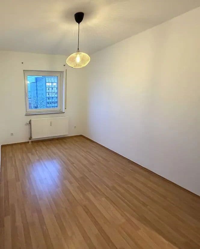 Prenájom bytu 3-izbový 90 m², Friedrich-Naumann Straße 17, Ludwigshafen am Rhein, Porýnie-Falcko Prenájom bytu 3-izbový 90 m², Friedrich-Naumann Straße 17, Ludwigshafen am Rhein, Porýnie-Falcko