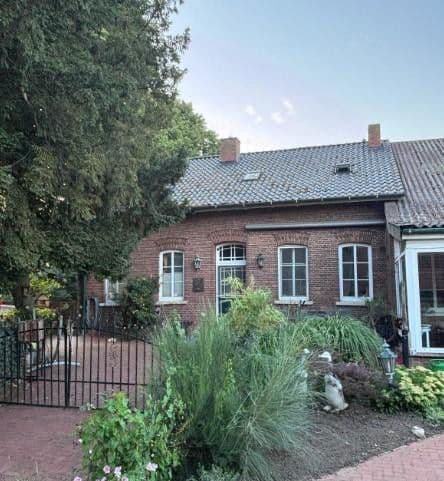 Predaj domu 160 m², pozemek 3.500 m², St. Georgiwold 28, Weener, Dolné Sasko Predaj domu 160 m², pozemek 3.500 m², St. Georgiwold 28, Weener, Dolné Sasko