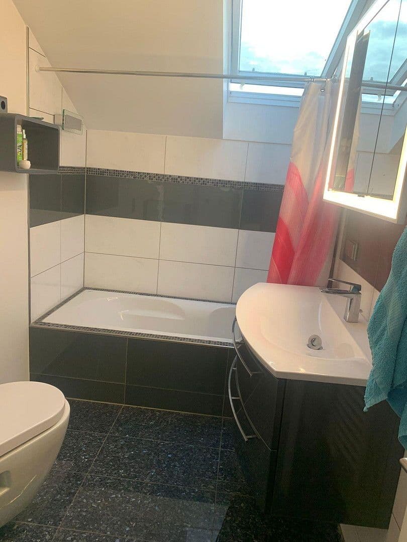 Predaj domu 163 m², pozemek 174 m², Neu-Isenburg, Hesensko Predaj domu 163 m², pozemek 174 m², Neu-Isenburg, Hesensko